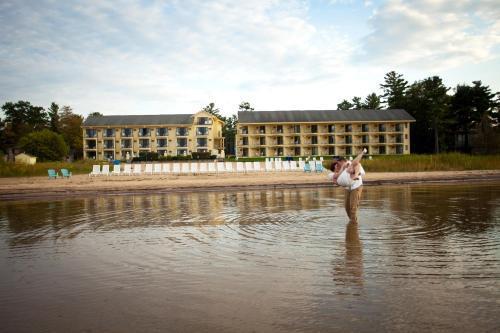 Pointes North Beachfront 3*