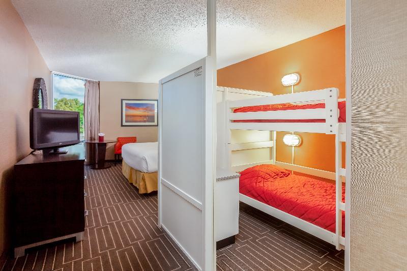 Hotel West Bay Beach, A