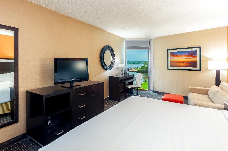 West Bay Beach, A Hotel Traverse City