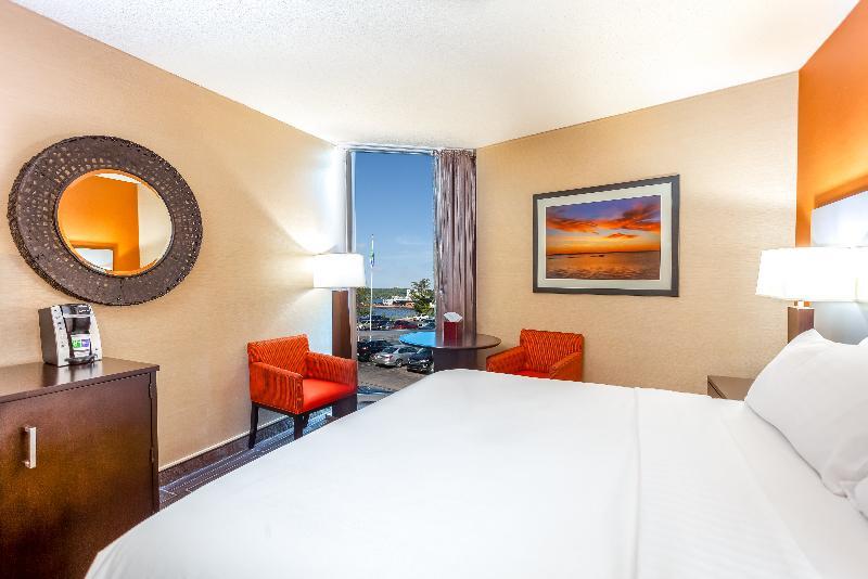 Hotel West Bay Beach, A