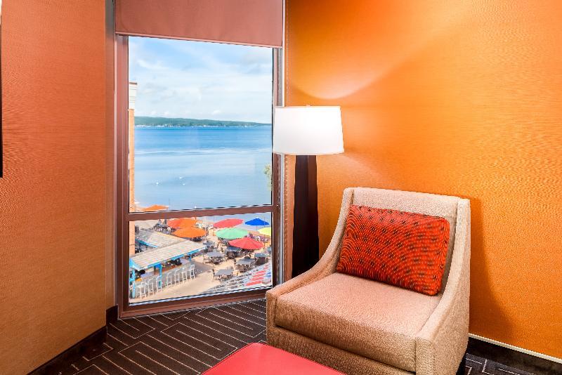 Hotel West Bay Beach, A Traverse City