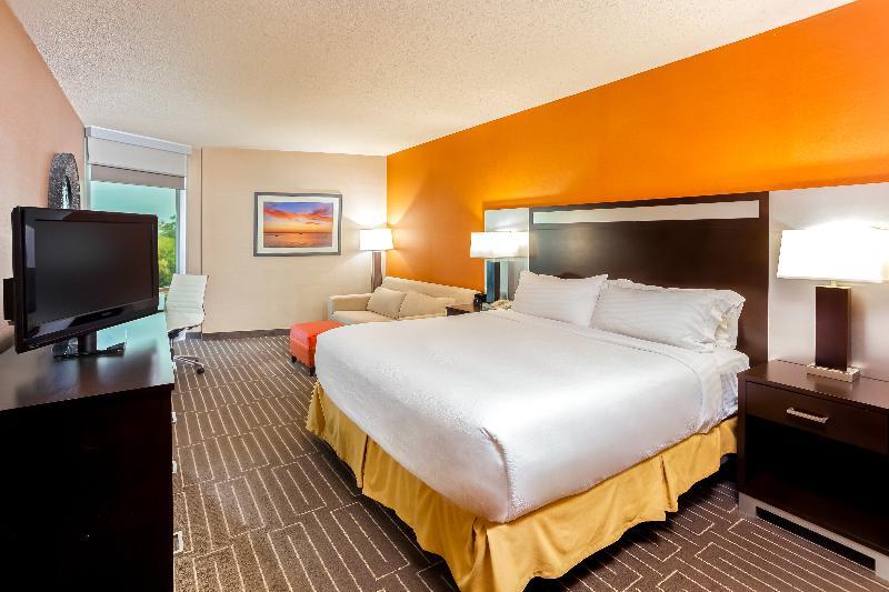 Hotel West Bay Beach, A