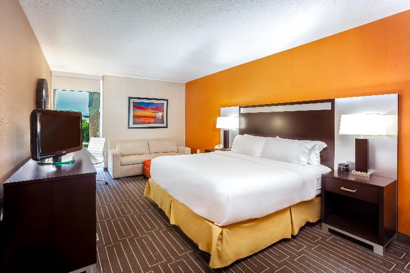 West Bay Beach, A Hotel Traverse City