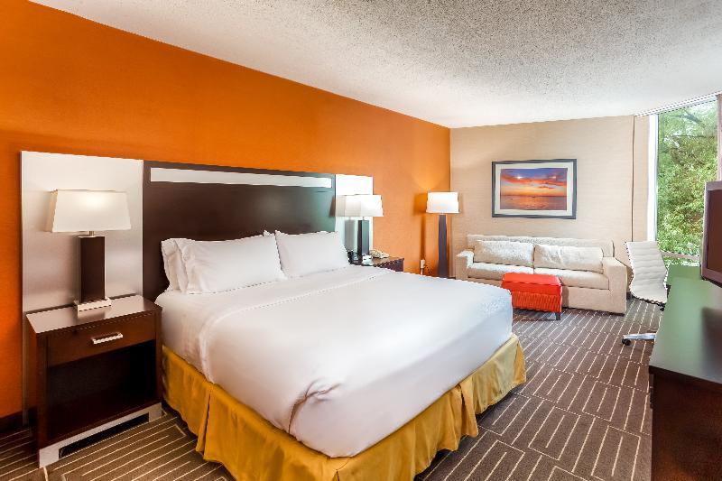 Hotel West Bay Beach, A Traverse City