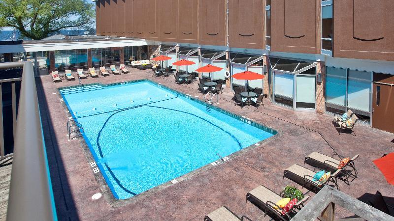 Hotel West Bay Beach, A Traverse City