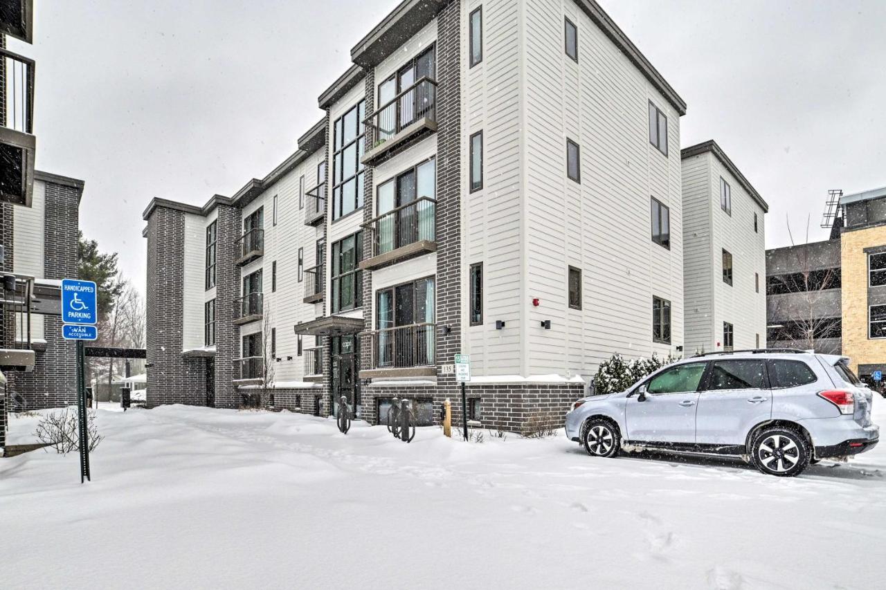Apartment Traverse Half Mi To Front Street!