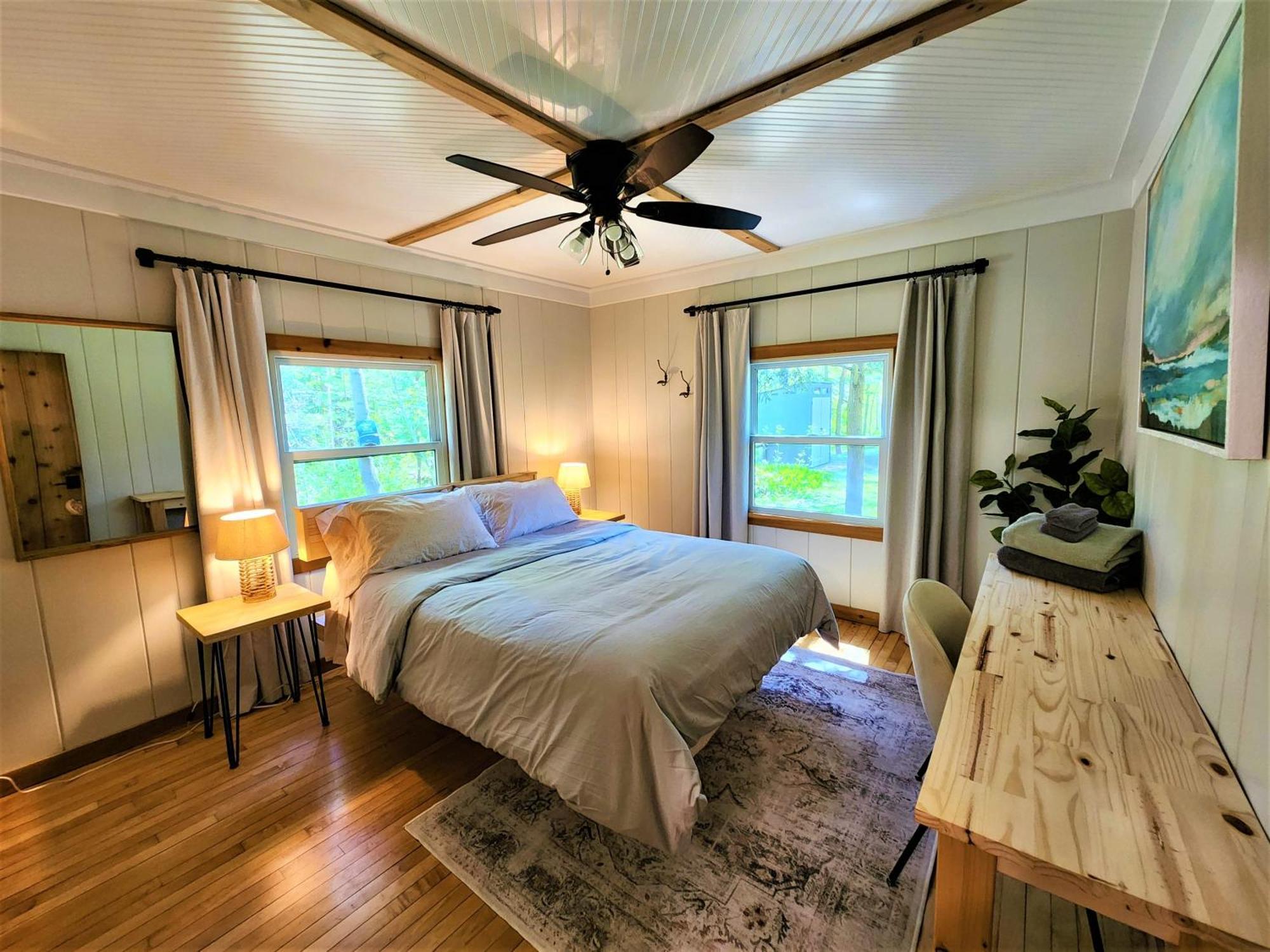 Steps To Beach-hot Tub-fireplace-northern Original Chalet *
