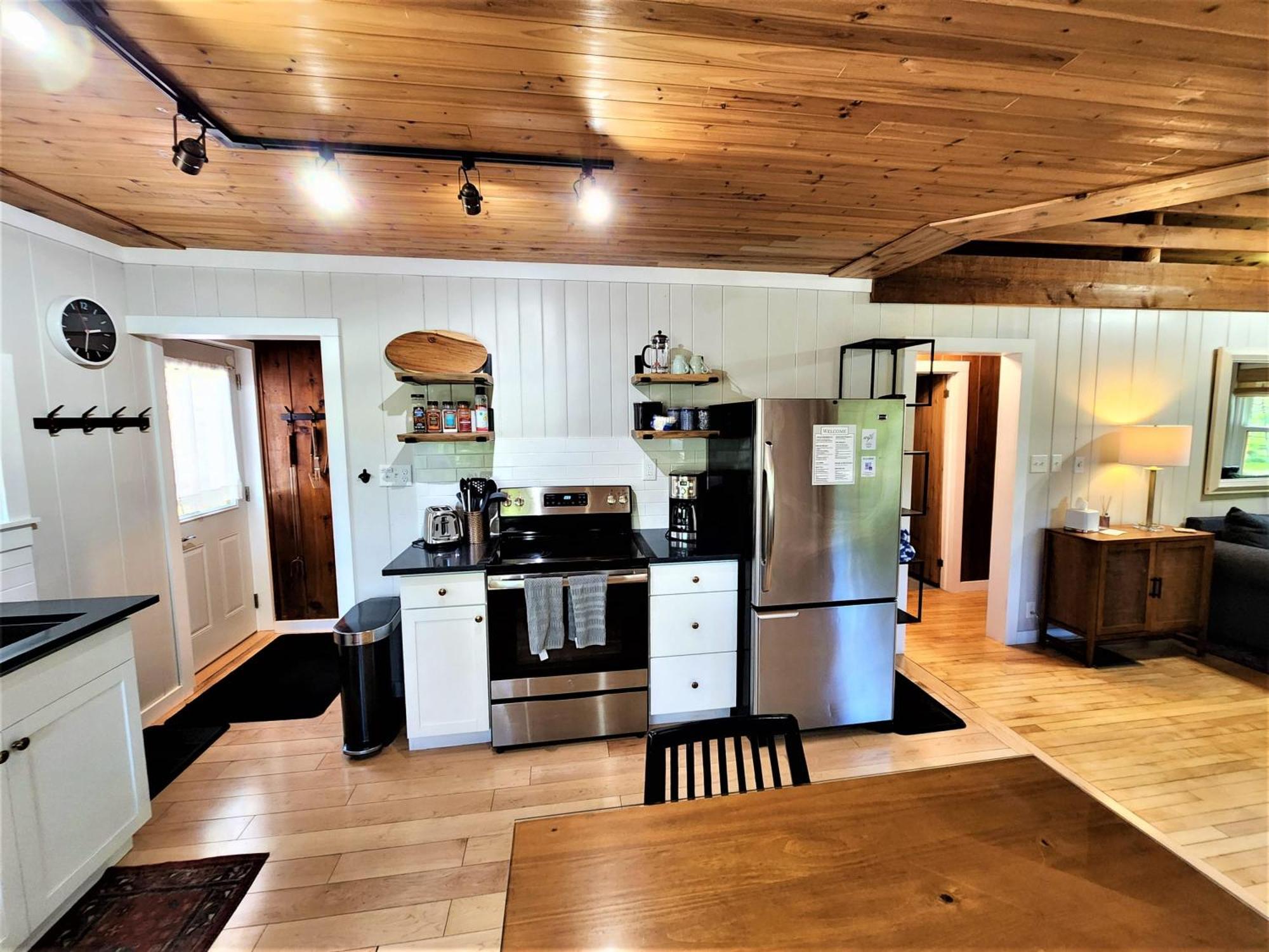 Steps To Beach-hot Tub-fireplace-northern Original Chalet Traverse City